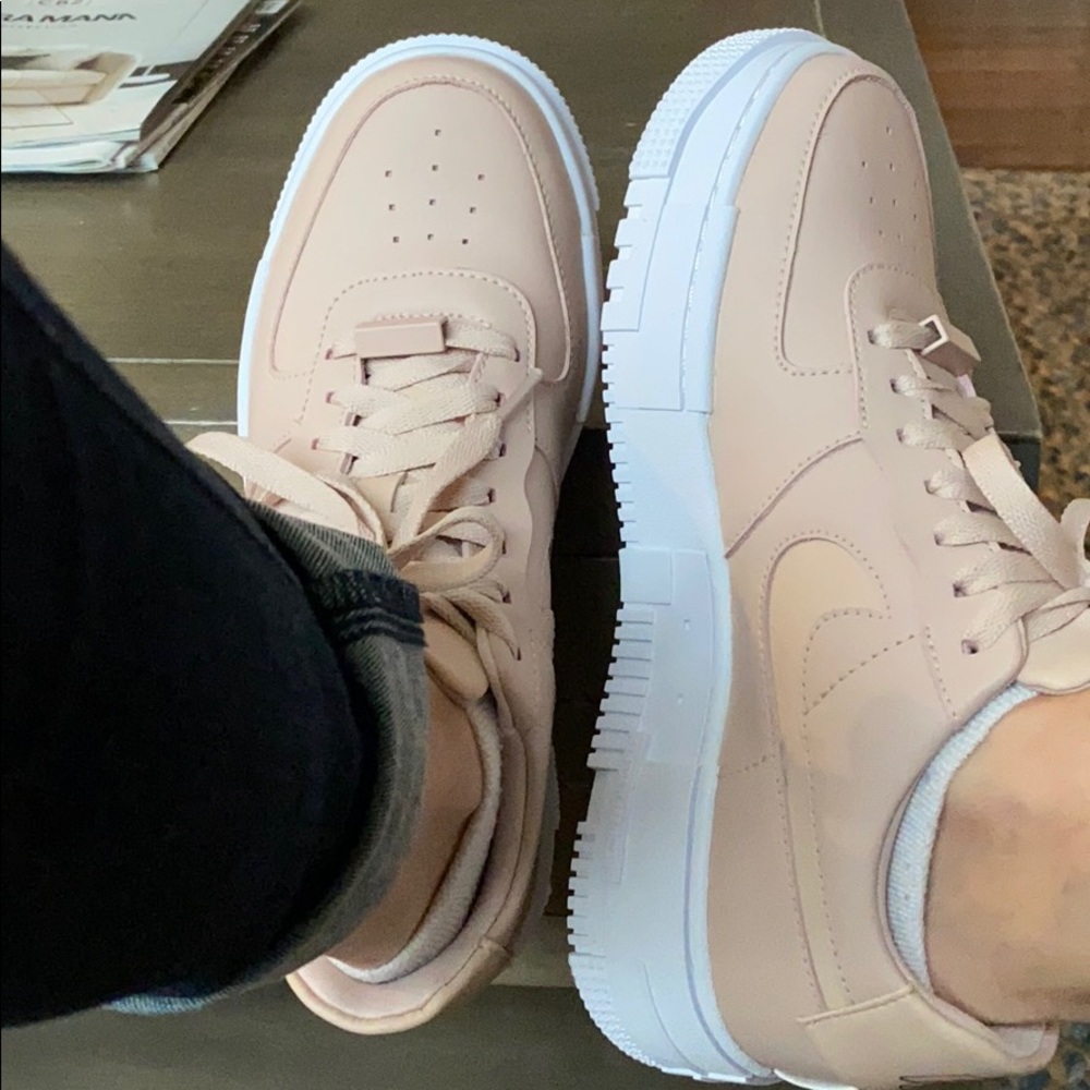 Nike Air Force 1 Pixel
